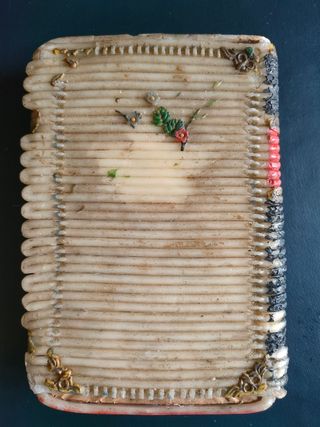 Antico libro in cera policroma