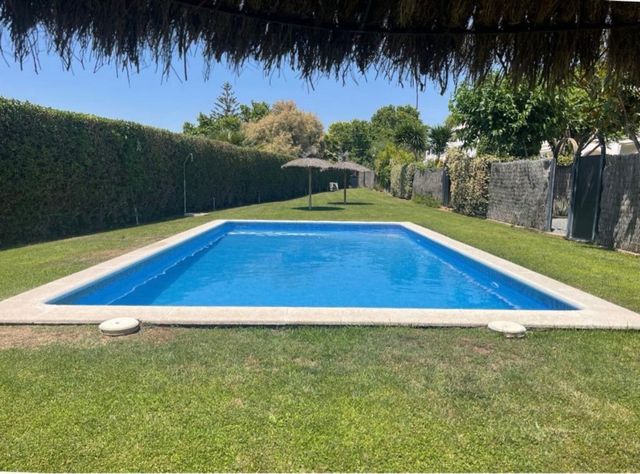 Habitación con piscina TV y Wi-Fi casa compartida