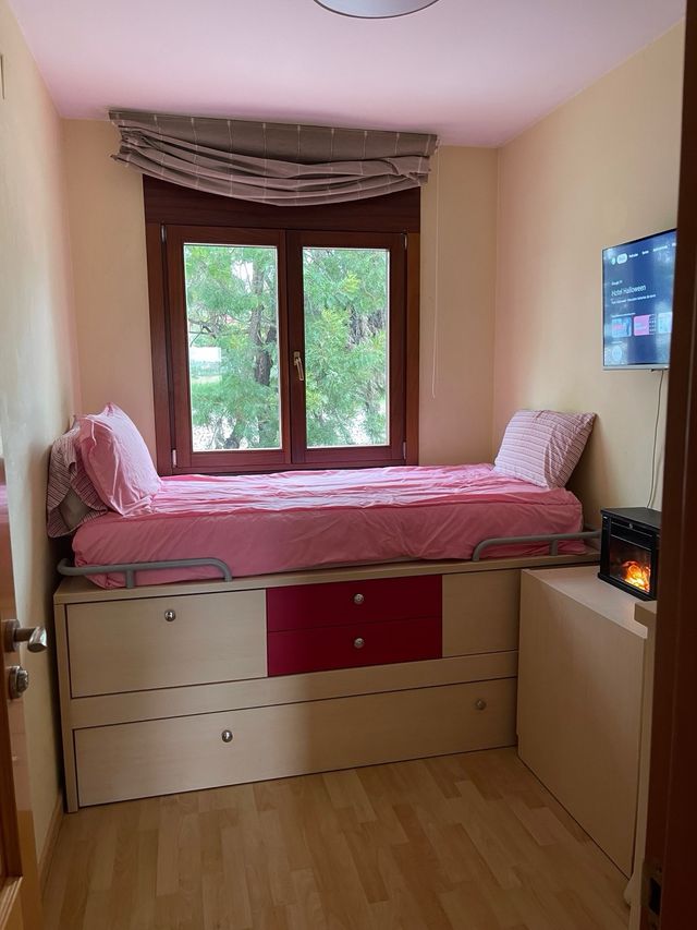 Habitación con piscina TV y Wi-Fi casa compartida