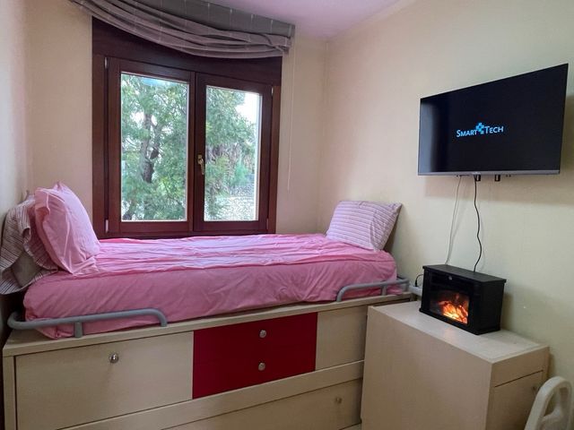 Habitación con piscina TV y Wi-Fi casa compartida