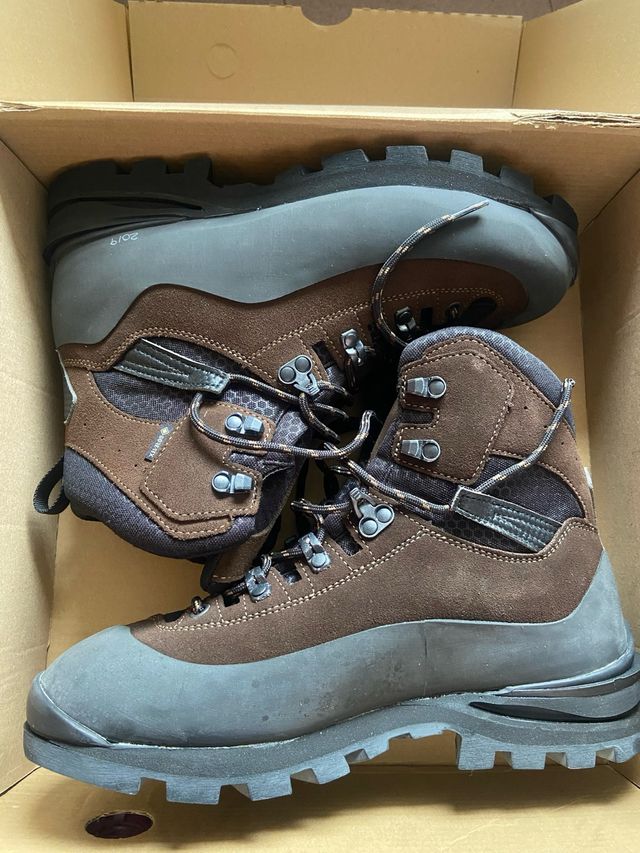 Botas de montaña Gore-Tex sin estrenar