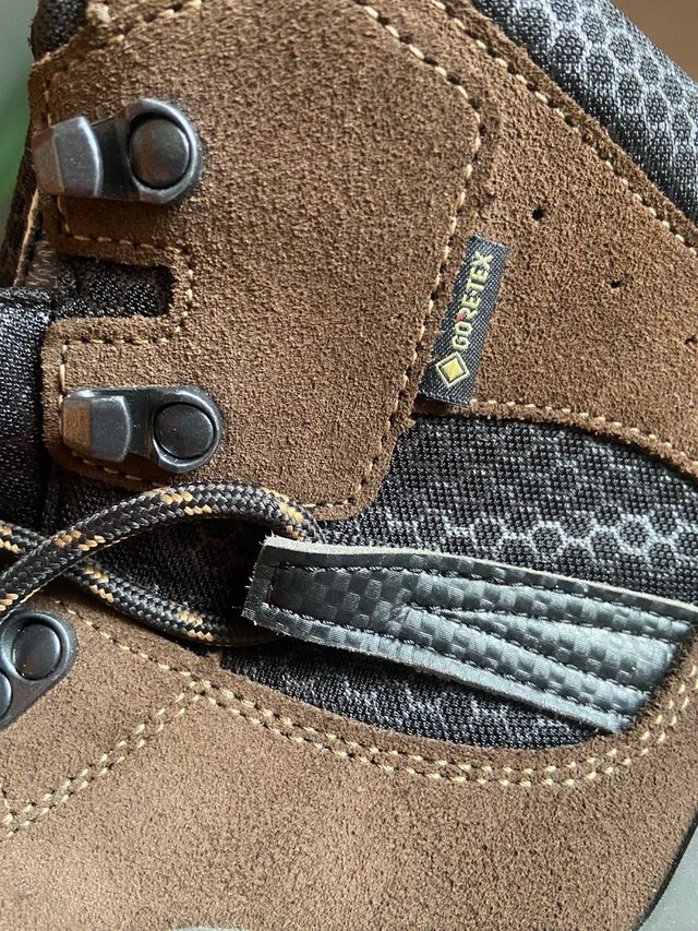 Botas de montaña Gore-Tex sin estrenar