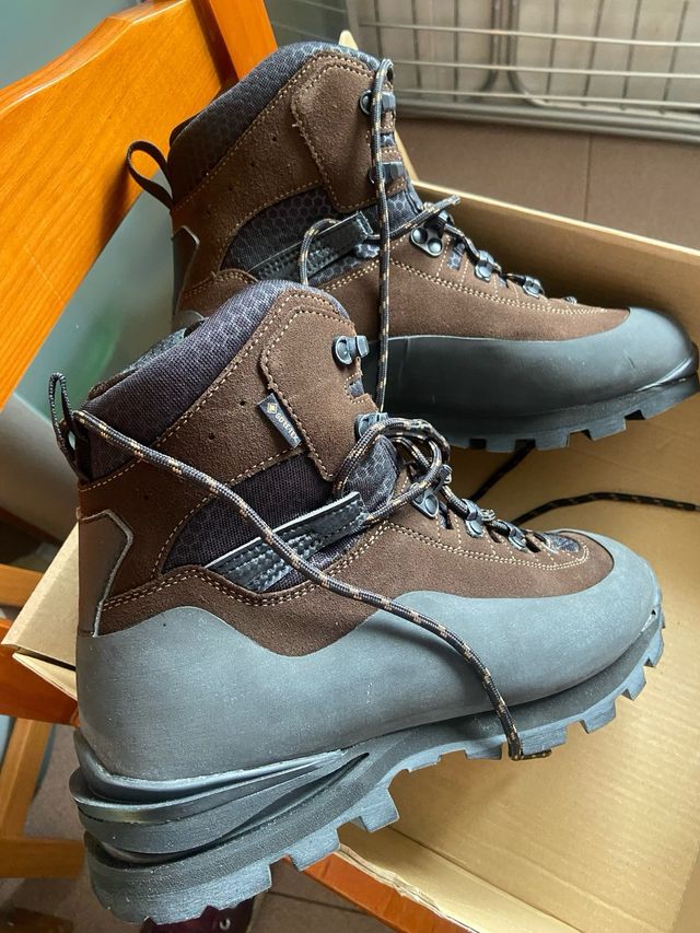 Botas de montaña Gore-Tex sin estrenar
