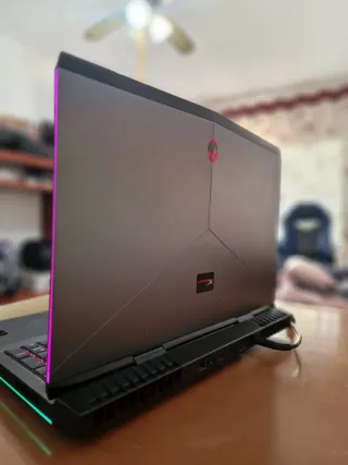 Dell Alienware 17 R5 i7 / GTX 1060 / 32GB / 3 SSD