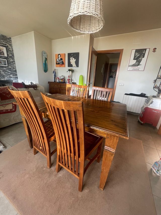 Mesa comedor y 4 sillas madera maciza