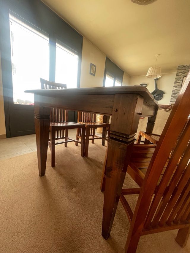 Mesa comedor y 4 sillas madera maciza