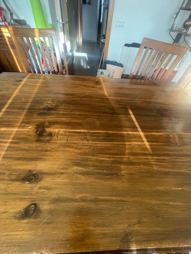 Mesa comedor y 4 sillas madera maciza