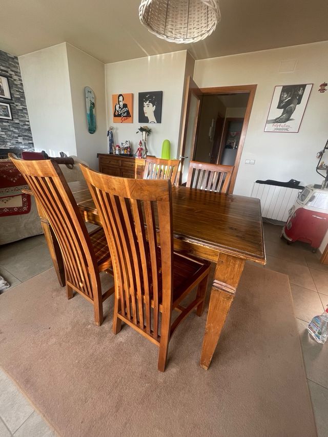 Mesa comedor y 4 sillas madera maciza