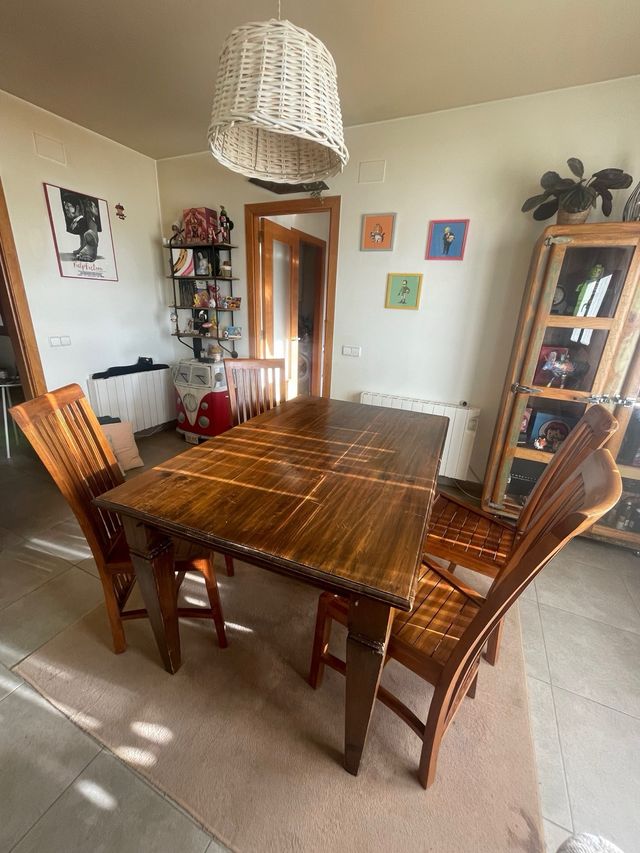 Mesa comedor y 4 sillas madera maciza