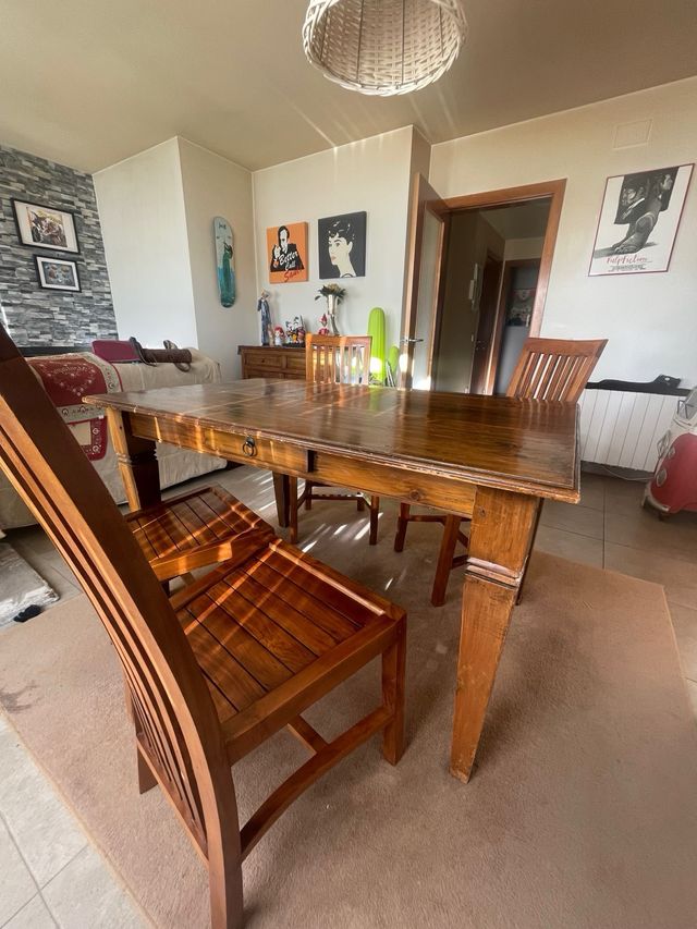 Mesa comedor y 4 sillas madera maciza