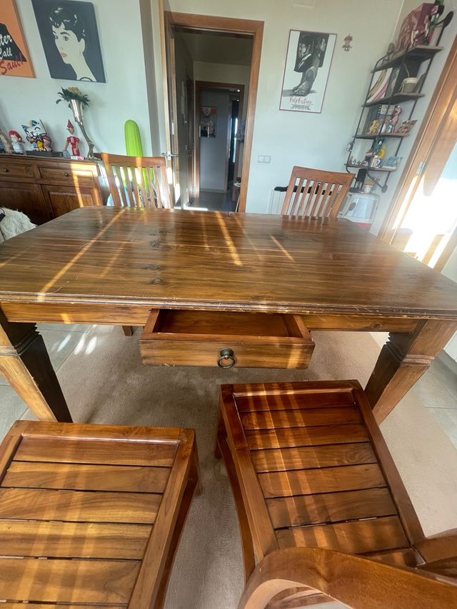 Mesa comedor y 4 sillas madera maciza
