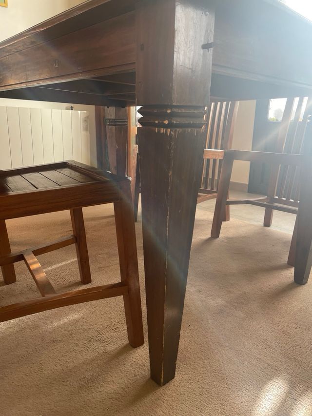 Mesa comedor y 4 sillas madera maciza