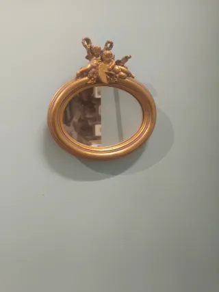 Specchio ovale con putti dorati