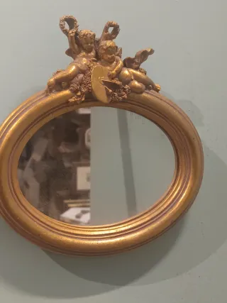 Specchio ovale con putti dorati