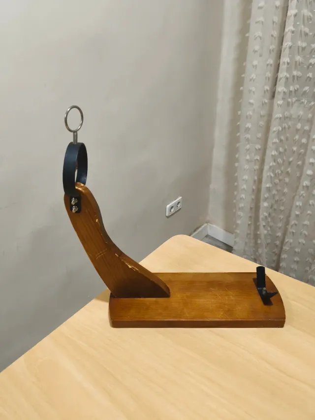 Jamonero de madera y acero