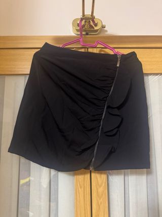 Falda Zara negra con cremallera