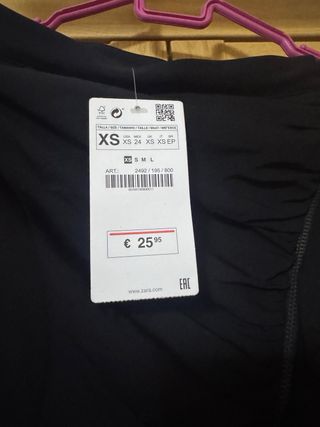 Falda Zara negra con cremallera