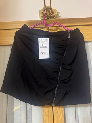 Falda Zara negra con cremallera
