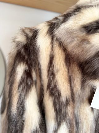 Abrigo Zara estampado