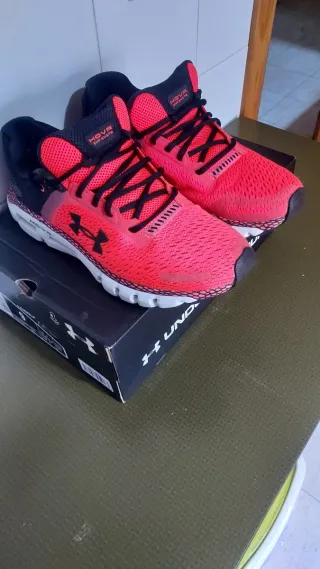 Zapatillas Under Armour HOVR Infinite Rojas