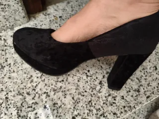 Zapato negro de terciopelo