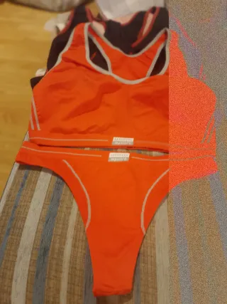 Conjunto deportivo top y tanga rojo