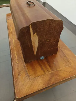 Máquina de coser Alfa antigua.