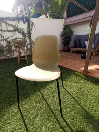 4 Sillas LEIFARNE verde oliva y estructura negra.