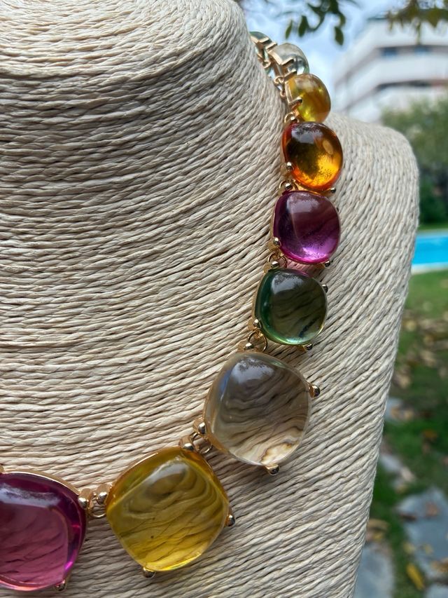 Collar estilo original piedras resina multicolor