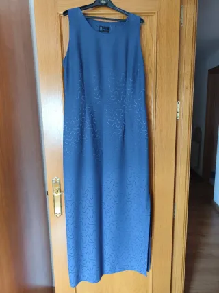 Vestido de fiesta con brillo y abertura