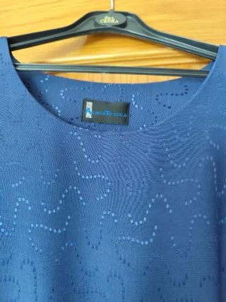 Vestido de fiesta con brillo y abertura