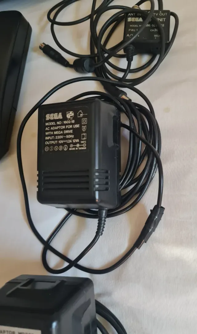 Consolas Sega Mega Drive II + Mega-CD II