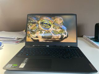 Ordenador portátil gaming Lenovo negro