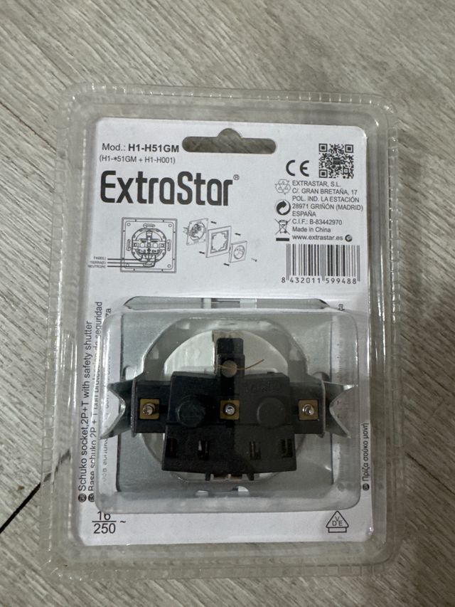 Enchufe ExtraStar SCHUKO 2P+T Seguridad