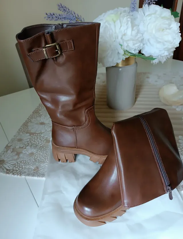 Stivali marroni tacco basso
