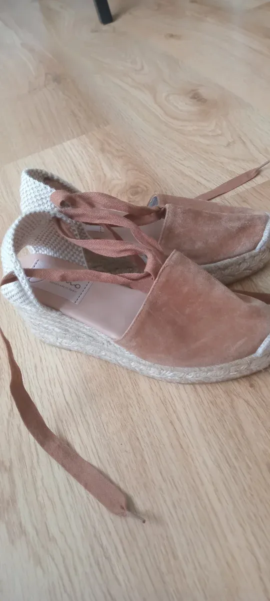 Sandali con zeppa beige e rosa