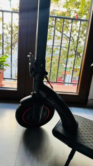 Patinete NAVEE N20 + Casco Livall Talla M