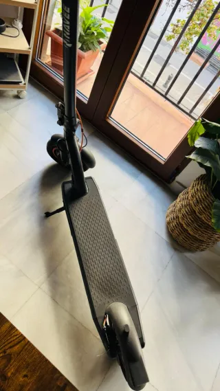 Patinete NAVEE N20 + Casco Livall Talla M