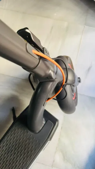 Patinete NAVEE N20 + Casco Livall Talla M