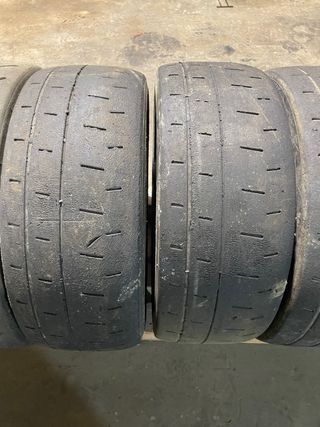 Slicks Pirelli RA7+ 18”