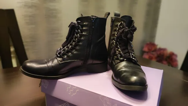 Botines LOL shoes de piel con cordones