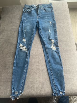 Pantalones vaqueros rotos mujer