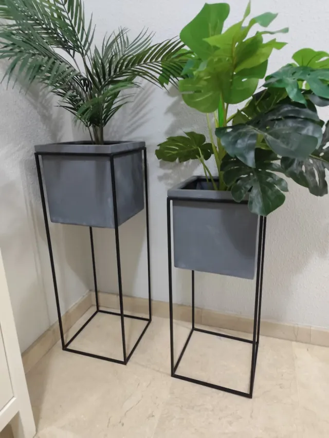 Maceteros Maison du Monde Negro y Gris