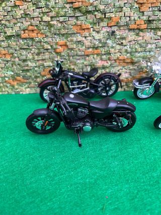 Lote de 4 motos Harley-Davidson - 1:18 – Maisto