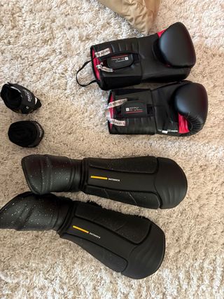 Guantes, Espinilleras y Vendas Boxeo