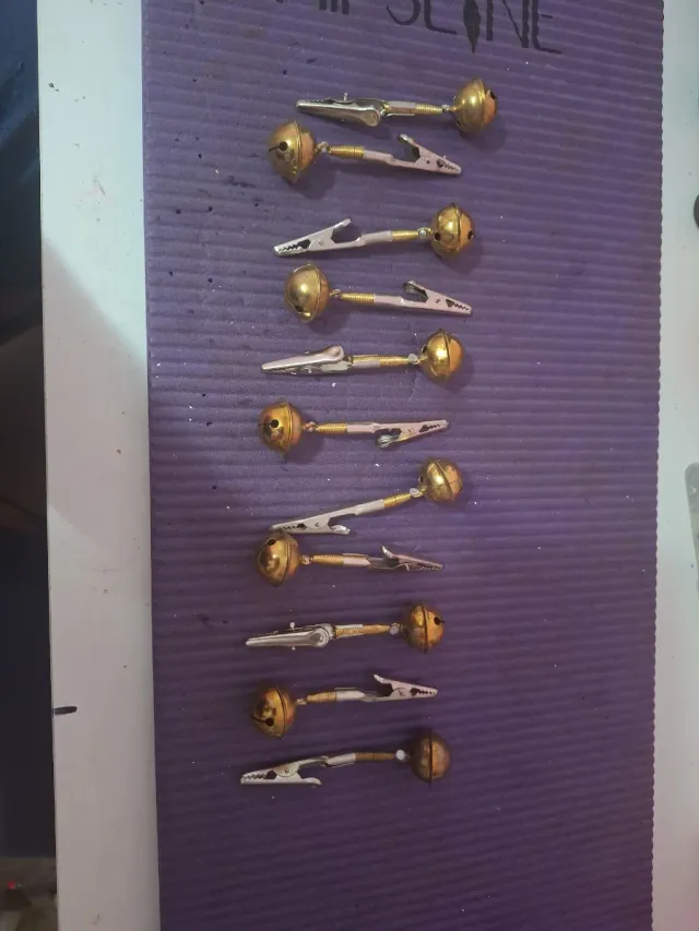 Cascabeles de pesca con pinza 