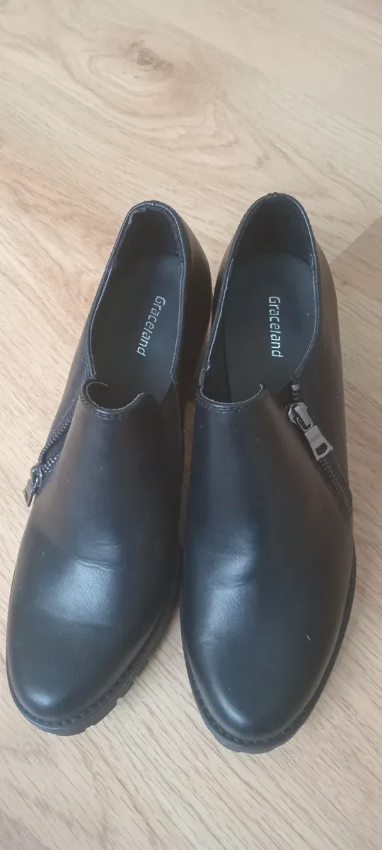 Stivali corti neri con cerniera