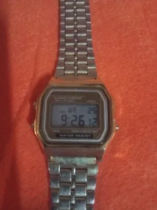 Reloj Digital Dorado y Plateado