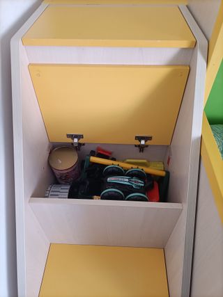 Letto a castello in legno con passatoia laterale