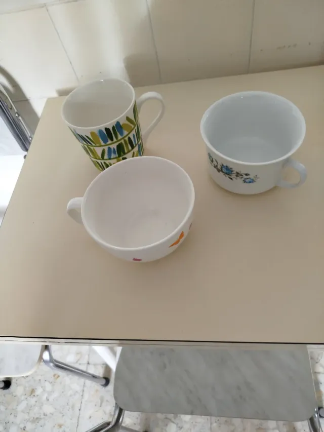 Juego de 2 tazas y 1 jarra